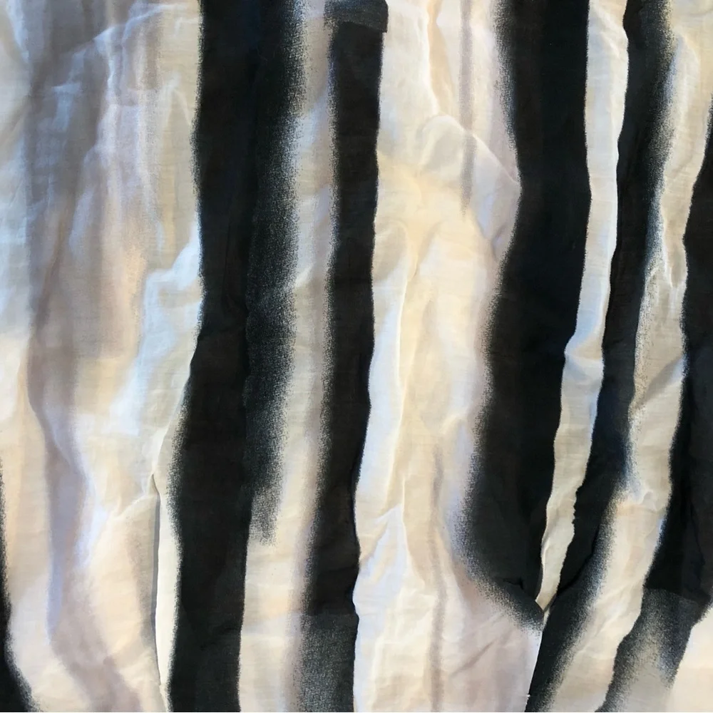 Veronika Maine Size 16 (would fit 14) brushstroke blouse - Picture 4 of 5